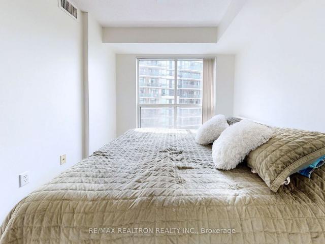 For Lease 7 Lorraine Drive Unit# 2009, Toronto, Ontario