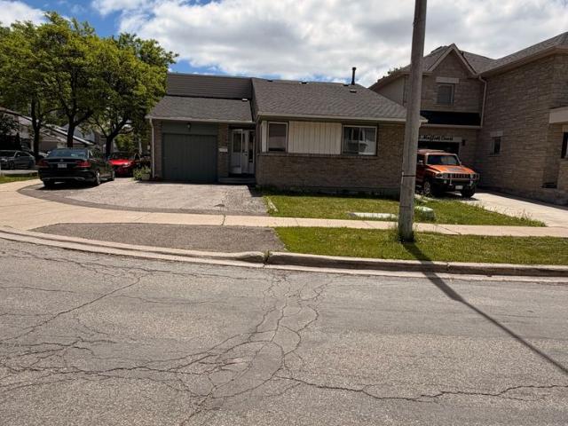 For Lease 7 Moffatt Court, Toronto, Ontario
