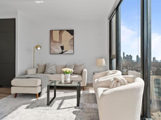 For Lease 7 Smith Crescent Unit# 813, Toronto, Ontario