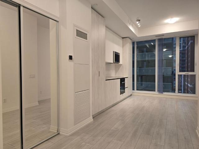 For Lease 400 King Street Unit# 802, Toronto, Ontario
