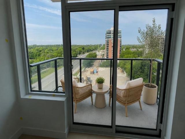For Lease 4010 Eglinton Avenue Unit# 811, Toronto, Ontario