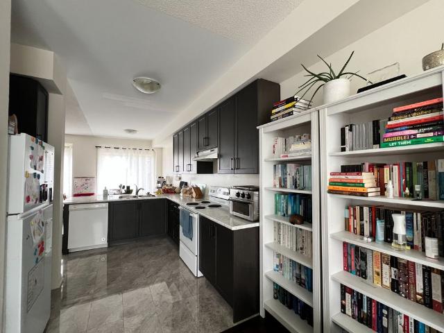 For Lease 40 Vantage Loop Street, Newmarket, Ontario