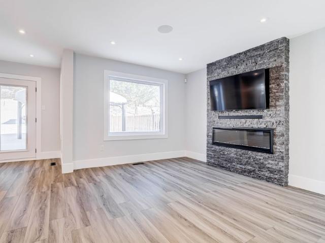 For Lease 4212 Credit Pointe Drive, Mississauga, Ontario