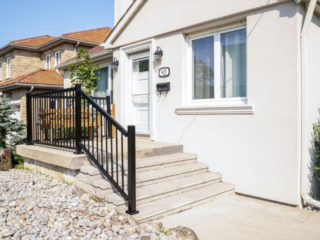 For Lease 42 Kingsview Boulevard, Toronto, Ontario
