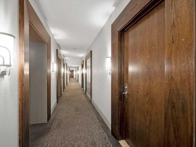 For Lease 438 Richmond Street Unit# 819, Toronto, Ontario
