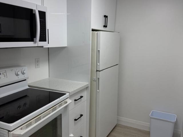 For Lease 44 Gerrard Street Unit# 611, Toronto, Ontario