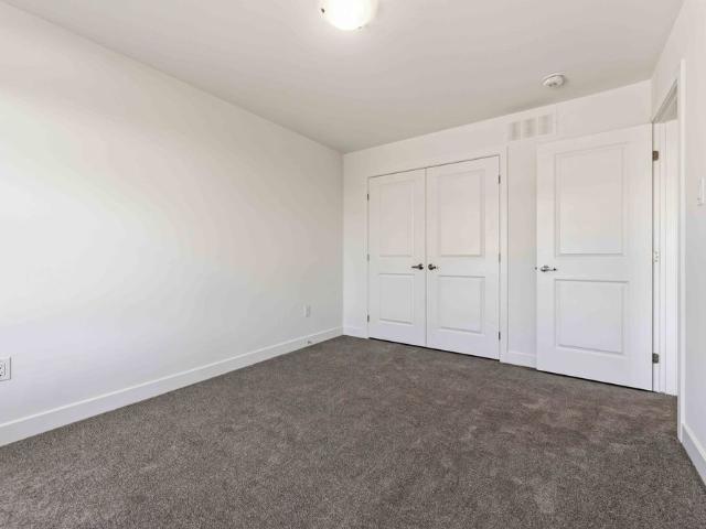 For Lease 453 Haresfield Court, Blossom Park Airport and Area, Ontario
