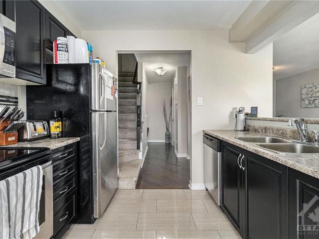For Lease 477 MEADOWHAWK Crescent, Barrhaven, Ontario