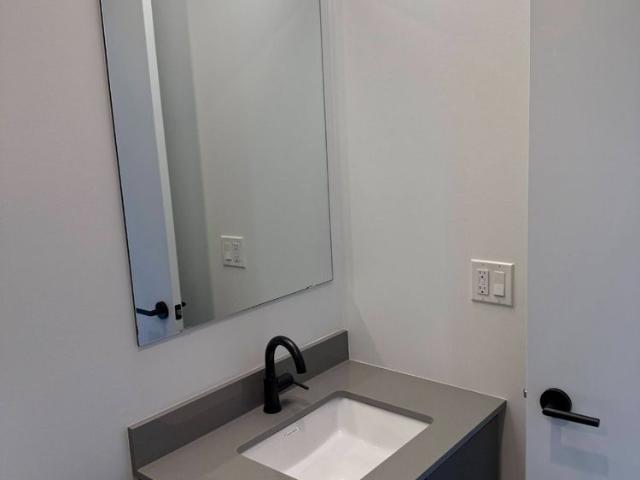 For Lease 4878 Power Common Unit# 1002, Burlington, Ontario