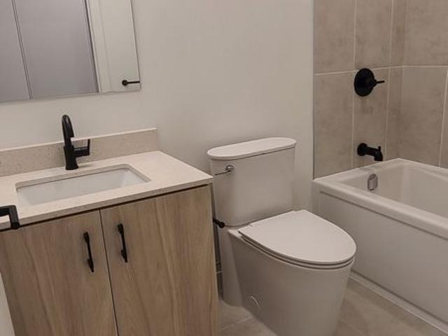 For Lease 4878 Powers Common Unit# D213, Burlington, Ontario
