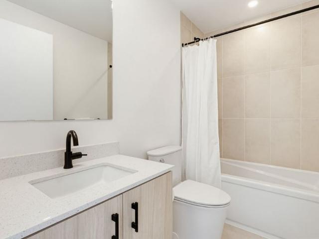 For Lease 4878 Powers Common Unit# D904, Burlington, Ontario