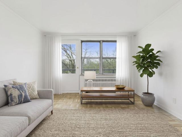 For Lease 49 Glen Elm Avenue Unit# 406, Toronto, Ontario