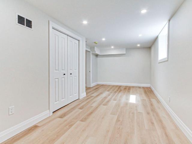 For Lease 4 Carrington Place Unit# B, Bradford West Gwillimbury, Ontario
