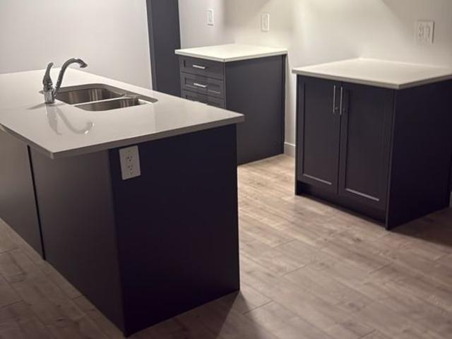 For Lease 4 Red Oak Common, Cambridge, Ontario
