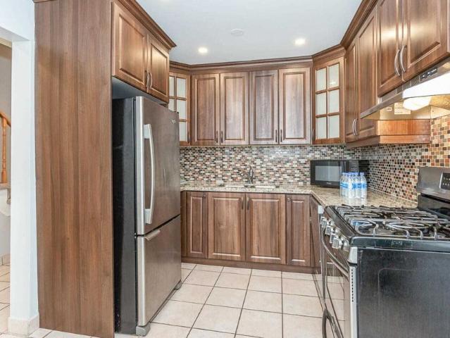 For Lease 5041 Rundle Court, Mississauga, Ontario