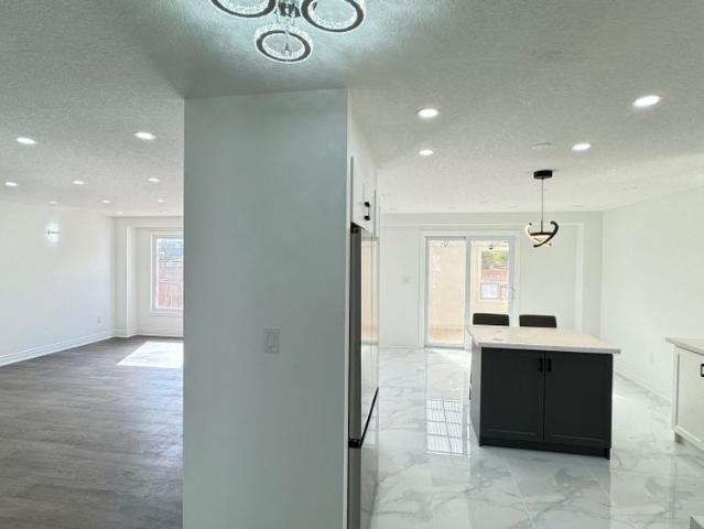 For Lease 505 BRIDLEWREATH Court Unit# UPPER LvL, Kitchener, Ontario