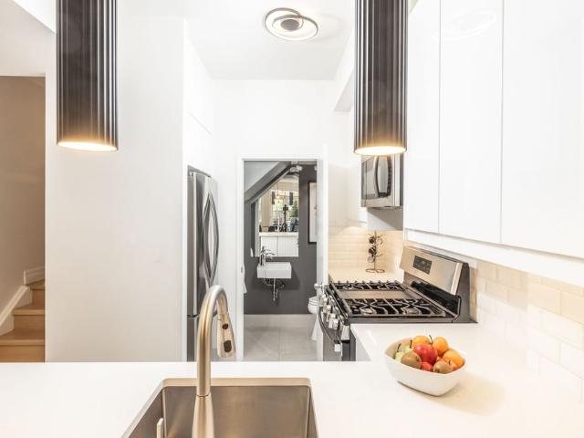 For Lease 500 Richmond Street Unit# 101, Toronto, Ontario