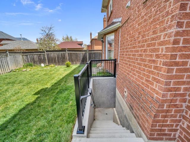 For Lease 5016 Natkarni Crescent Unit# Lower, Mississauga, Ontario