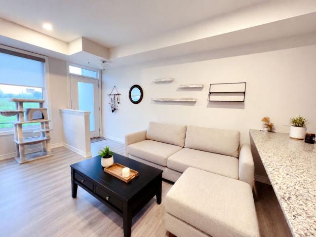 For Lease 513 Ozawa Private Unit# 39, Manor Park Cardinal Glen and Area, Ontario