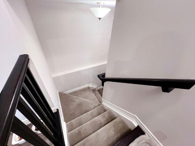For Lease 513 Ozawa Private Unit# 39, Manor Park Cardinal Glen and Area, Ontario