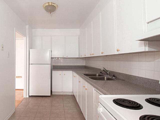 For Lease 525 Eglinton Avenue Unit# 203, Toronto, Ontario
