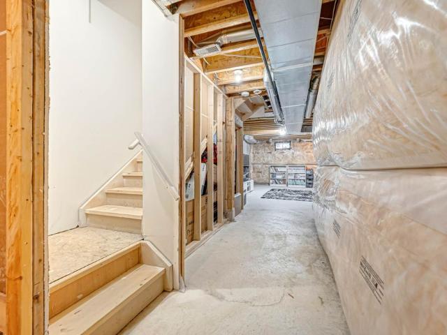 For Lease 52 Veterans Street, Bradford West Gwillimbury, Ontario