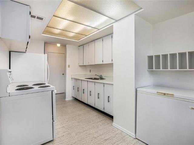 For Lease 555 BRITTANY Drive Unit# 510, Manor Park Cardinal Glen and Area, Ontario