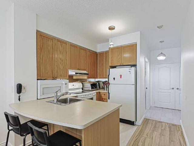 For Lease 555 Yonge Street Unit# 804, Toronto, Ontario