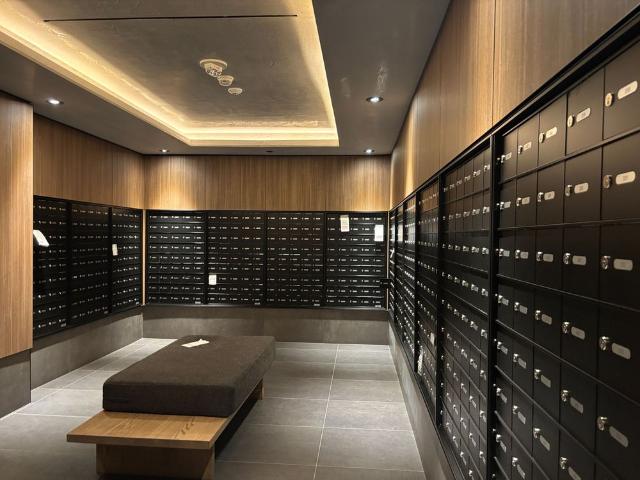 For Lease 55 Charles Street Unit# TH10, Toronto, Ontario