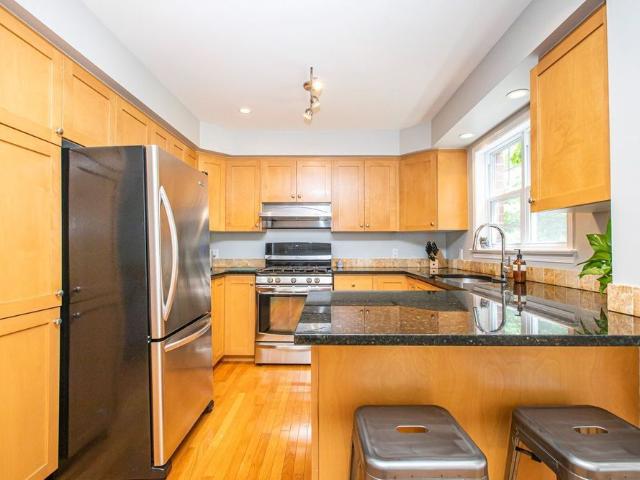 For Lease 55 Jardin Private, Manor Park Cardinal Glen and Area, Ontario