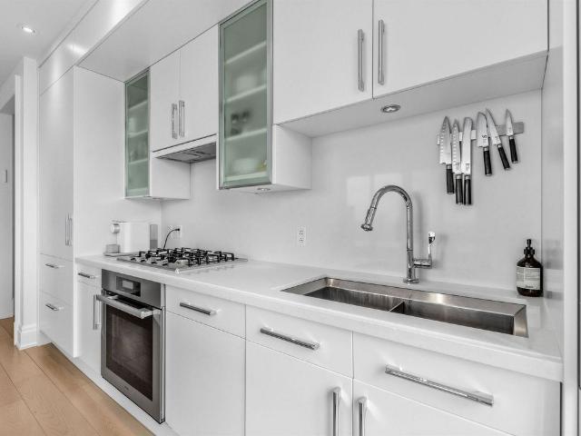 For Lease 55 Scollard Street Unit# 2005, Toronto, Ontario