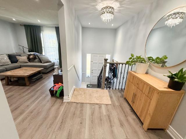 For Lease 560 Bristol Road Unit# Main, Newmarket, Ontario