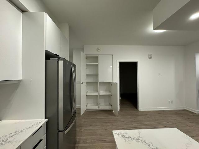 For Lease 56 LAKESIDE Terrace Unit# 809, Barrie, Ontario