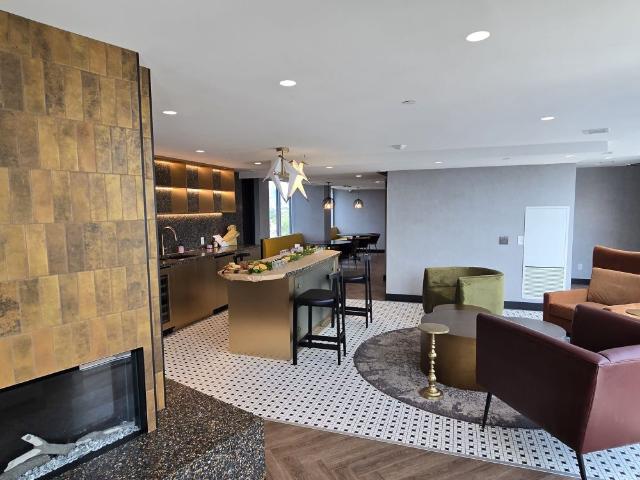 For Lease 5 Lakeview Avenue Unit# 405, Toronto, Ontario