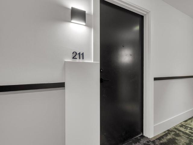 For Lease 600 North Service Road Unit# 211, Hamilton, Ontario