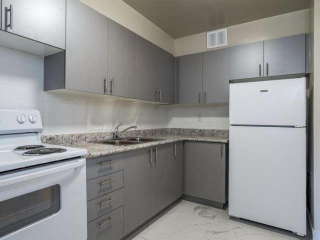 For Lease 6161 Bathurst Street Unit# 705, Toronto, Ontario
