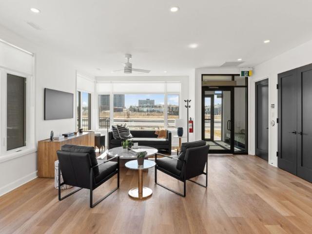 For Lease 611 WANAKI Road Unit# 203, Manor Park Cardinal Glen and Area, Ontario