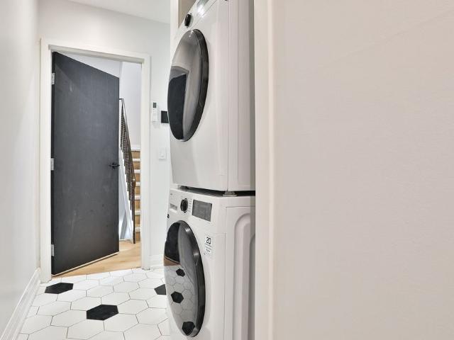 For Lease 612 Gerrard Street Unit# 2, Toronto, Ontario