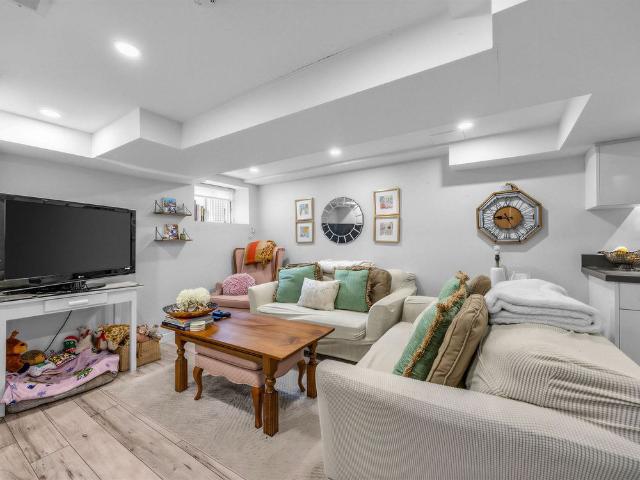 For Lease 61 Chelsea Avenue Unit# #1 lower, Toronto, Ontario