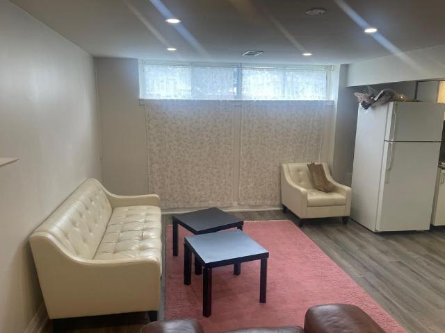 For Lease 61 AURORA HEIGHTS Drive Unit# LOWER, Aurora, Ontario