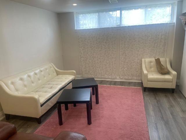 For Lease 61 AURORA HEIGHTS Drive Unit# LOWER, Aurora, Ontario