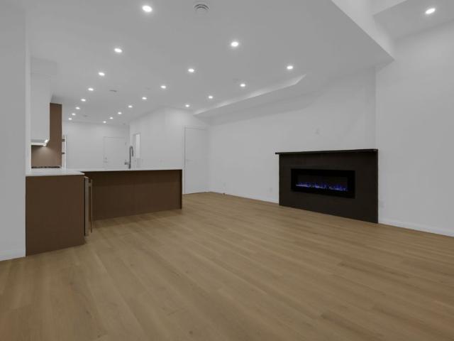 For Lease 647 College Street Unit# 102 lower unit, Toronto, Ontario