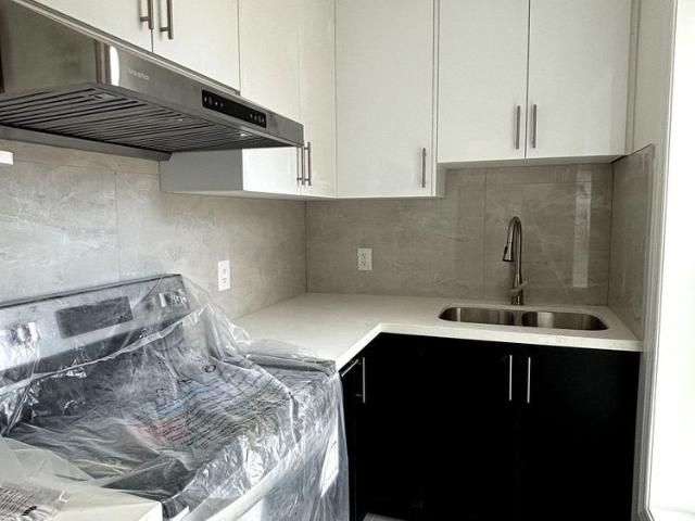 For Lease 643 Bathurst Street Unit# 102, Toronto, Ontario