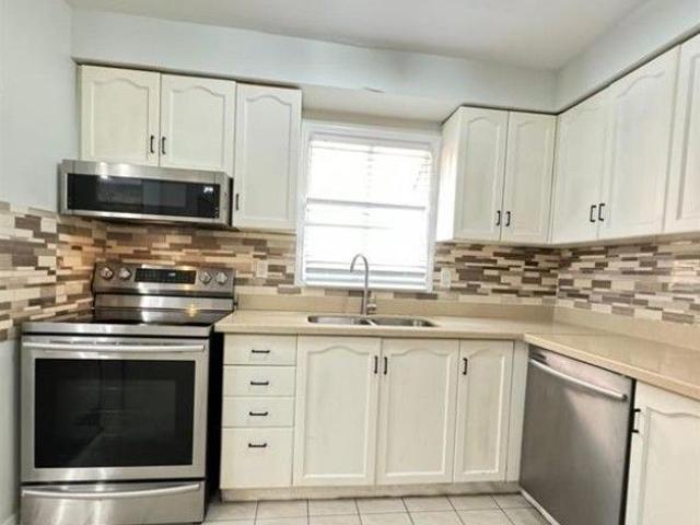 For Lease 659 Roselaire Trail Unit# 1, Mississauga, Ontario