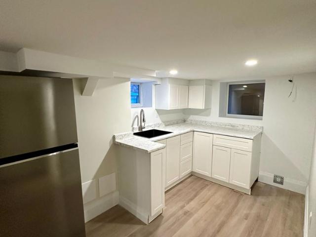 For Lease 659 Vaughan Road Unit# 3, Toronto, Ontario