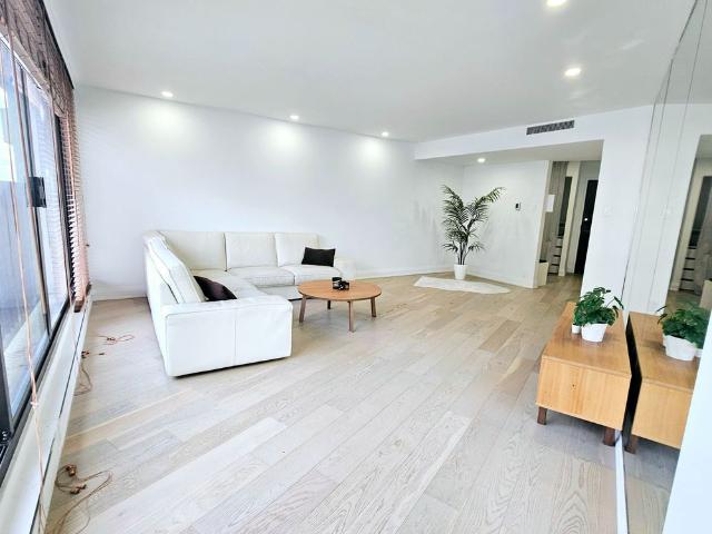 For Lease 65 Harbour Square Unit# 3306, Toronto, Ontario