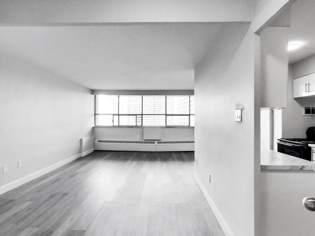 For Lease 65 Thorncliffe Park Drive Unit# 907, Toronto, Ontario