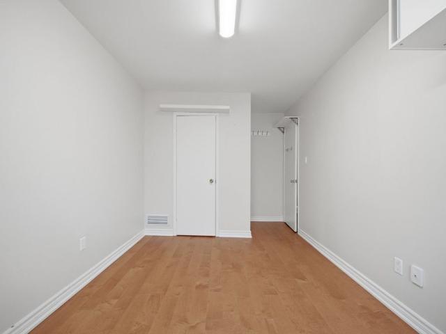 For Lease 701 Burnhamthorpe Road Unit# 106, Toronto, Ontario