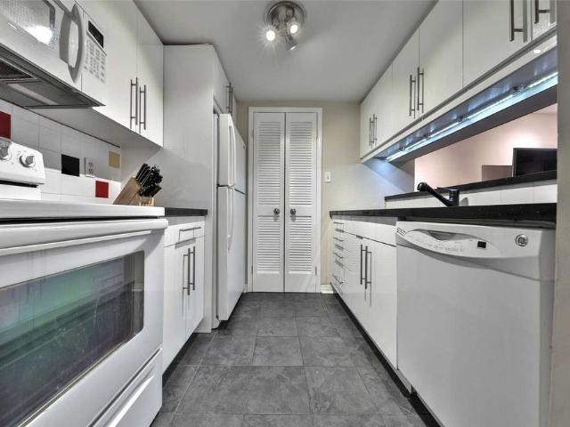 For Lease 717 Bay Street Unit# 906, Toronto, Ontario