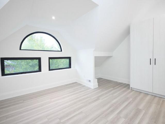 For Lease 71 Oxford Street, Toronto, Ontario